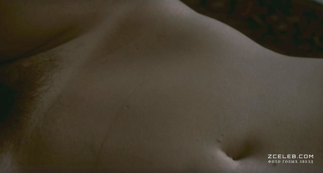 Кьяра Мастроянни голая на фото интимных сцен со съемочной площадки.