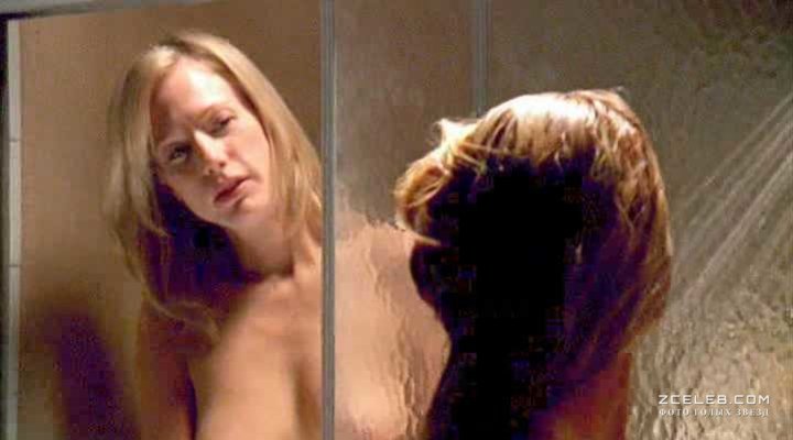 Никки Эйкокс голая на фото интимных сцен со съемочной площадки.