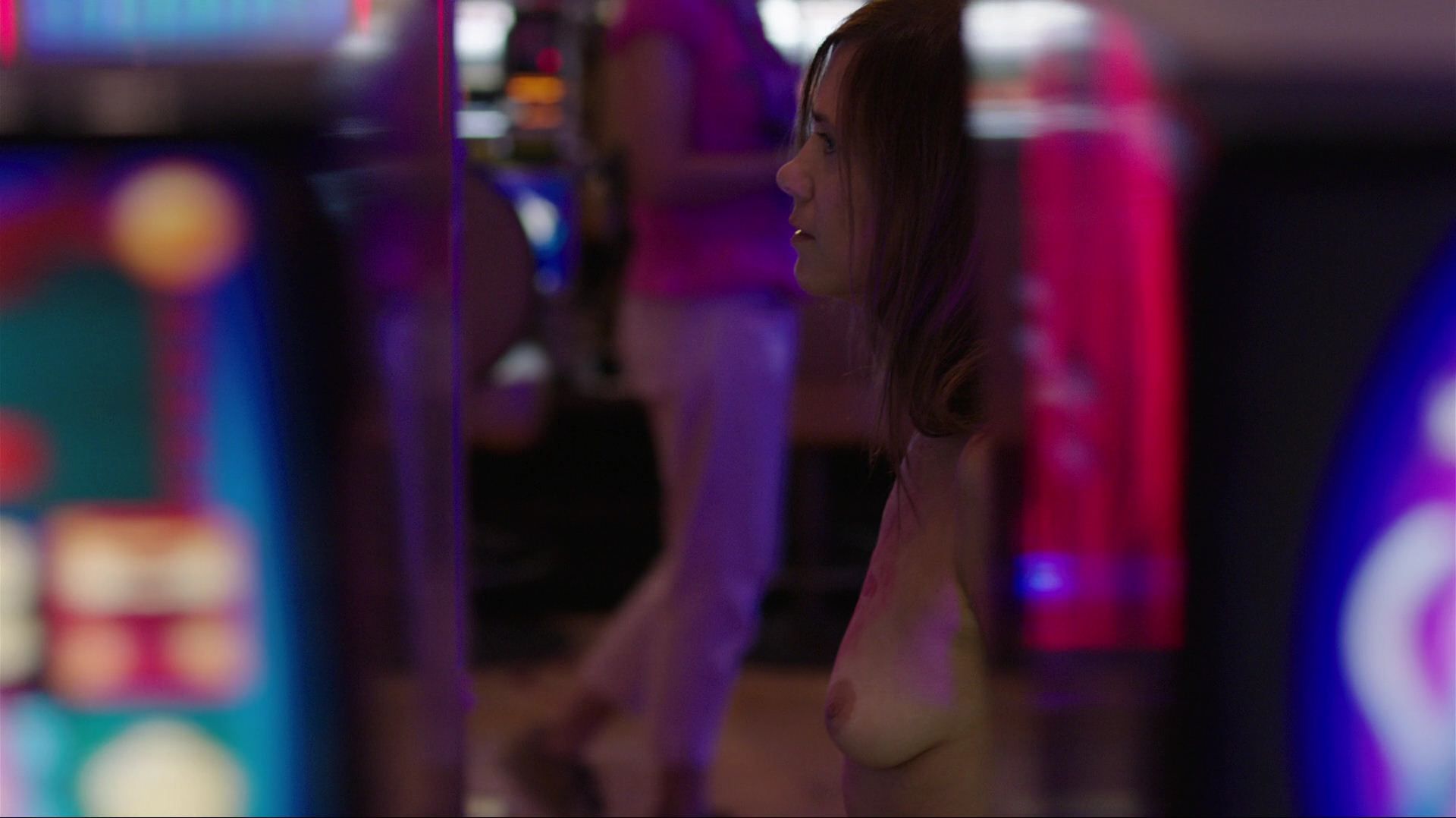 Кристен Уиг голая на фото интимных сцен со съемочной площадки.